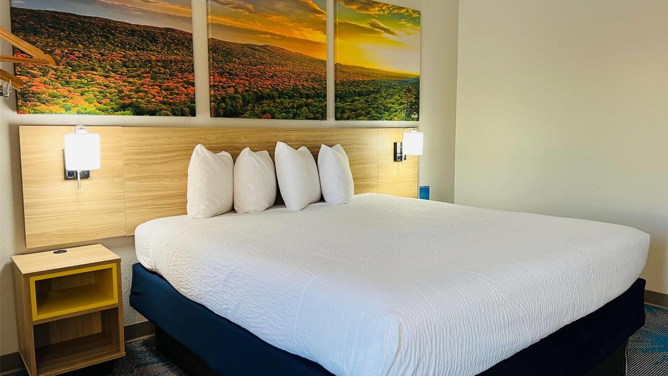 Days Inn by Wyndham Jamestown