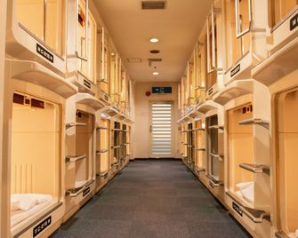 Capsule Hotel Asahi Plaza Shinsaibashi - Men's Only - Osaka