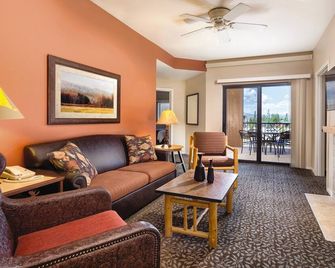 This resort & location is simply Heaven ! - West Yellowstone - Sala de estar