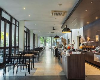 Estrella Hotel & Conference - Luwuk - Restaurante
