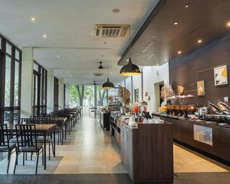 Estrella Hotel & Conference - Luwuk - Restaurante