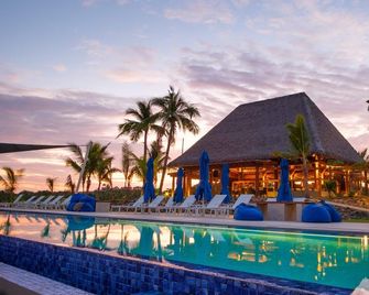 Plantation Island Resort - Malolo Island - Piscina