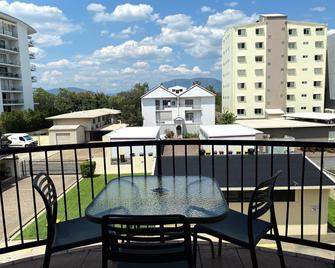 City Ville Apartments and Motel - Rockhampton - Balcony