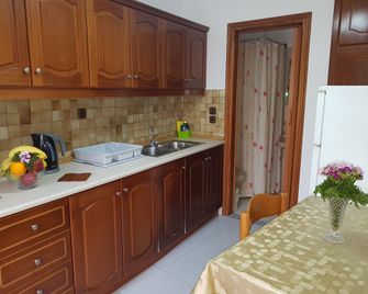 Georgia Old Town Apartments - Rodas - Cocina