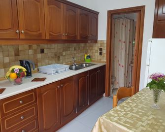 Georgia Old Town Apartments - Rhodes - Kitchen