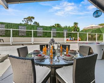 Dream Retreat! Guest House, Game Room, Pool & Spa! - San Diego - Balcón