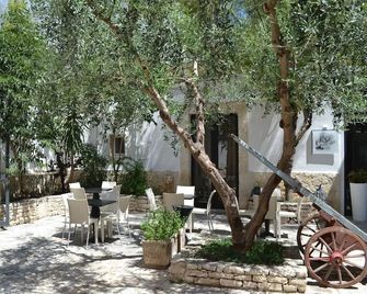 Corte Cairoli B&B and Suite - Modugno - Innenhof