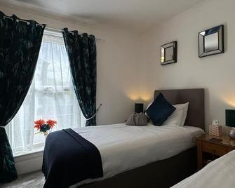 آبي هاوس بيد آند بريكفاست - بنريث - غرفة نوم