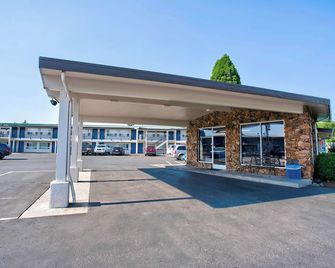 Motel 6-Bend, Or - Bend - Bygning