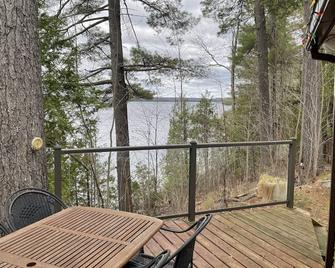 Cottage on Lake Mazinaw - Cloyne - Balcón