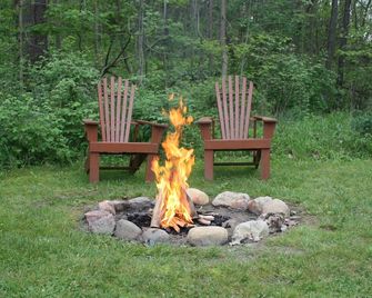 Vacation Rental Cabin, Keuka Lake Outlet-Trail, Wine Trail. Brand New in 2016 - Penn Yan - Patio