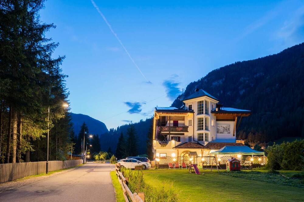 Chalet Pineta relax location - קאנאזיי - בניין