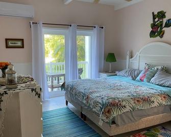 Welcome to our Beautiful Newly Renovated Two-bedroom Beach Access Oasis - Marbella - Bedroom