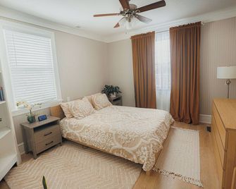 Spacious Cozy 4br/2ba Apartment, Free Park, Wifi, Ac/Heat - Huntingdon Valley - Bedroom