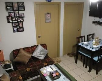 Yhok's Crib. Home Away From Home With Unli Fiber Wifi. - Pasig - Living room