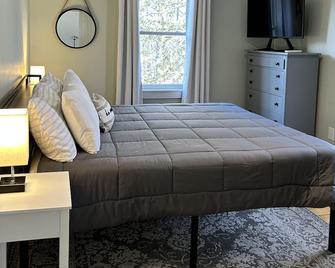 Year Round Cabin in Litchfield - Litchfield - Bedroom
