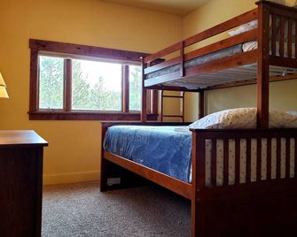 Mountain air and room to roam! - New Meadows - Bedroom