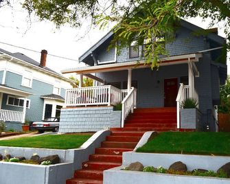 Modern Suite Nearby Convention Center (2bd, 1bth) - Portland - Edificio