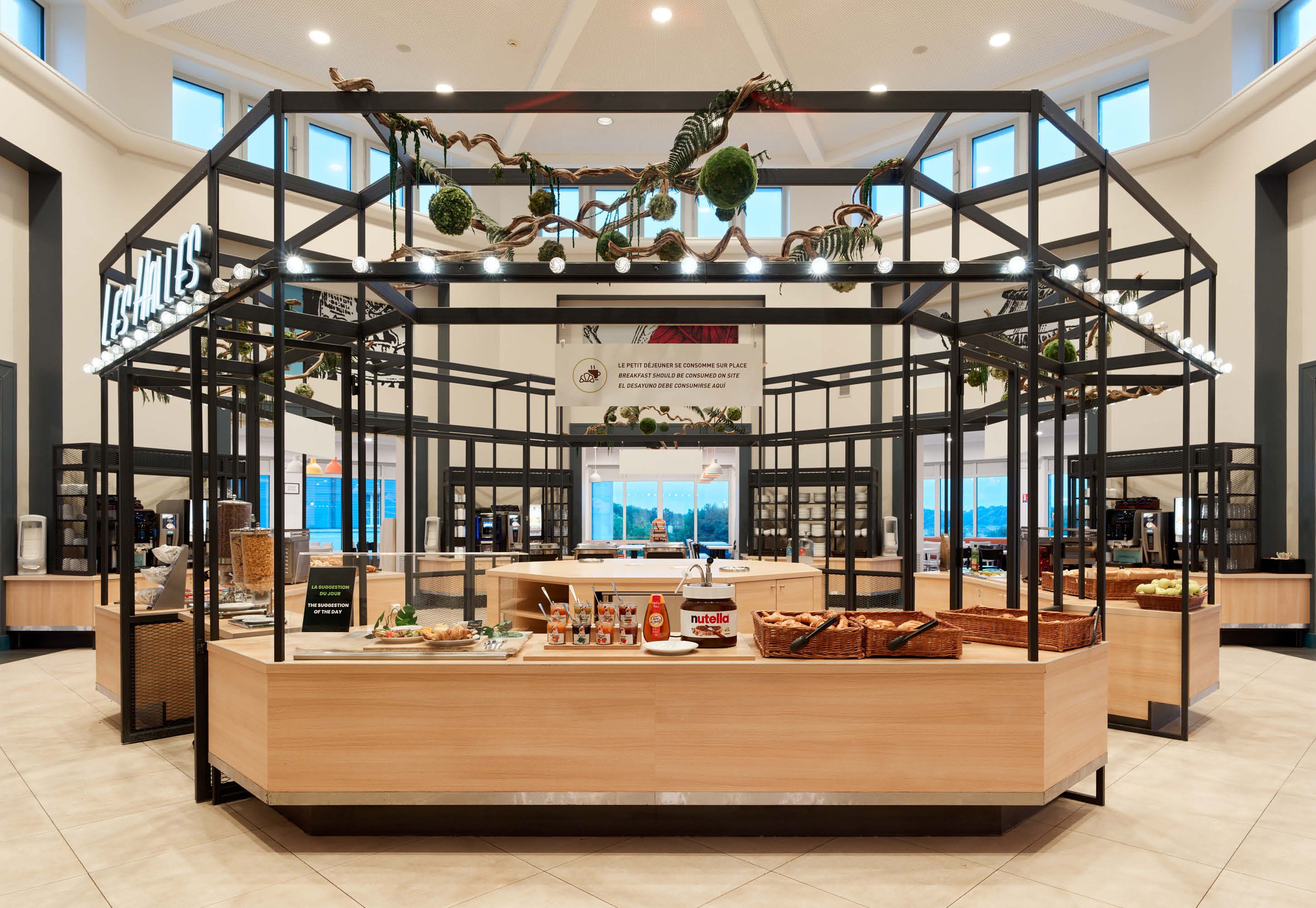 بي آند ي تل بريه دو ديسنيلاند باريس