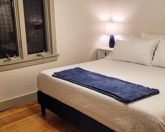 Charming Gretna Bungalow Between Omaha and Lincoln - Gretna - Bedroom
