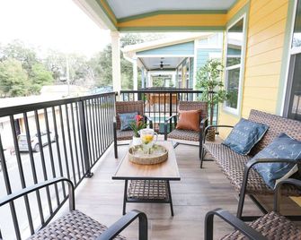 The Champion's Suite Newly Built Upscale Central - Gainesville - Balcony