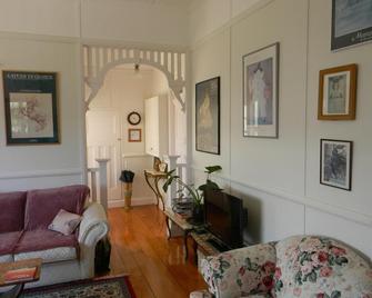 Glenellen Bed And Breakfast - Toowoomba - Living room