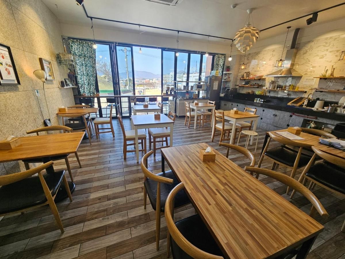 Restaurant view of Gyeongju Bonghwangmansion