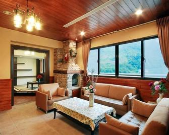 Ming LU Holiday Hotel - רן-איי - סלון