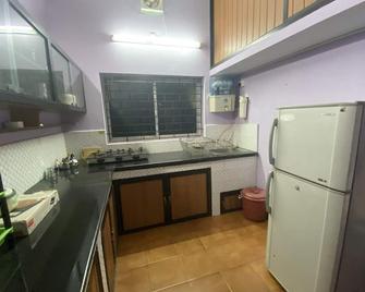 Shreyas - Authentic Mangalore Homestay(2bhk House) - Mangalore - Kitchen