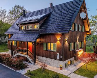 Tesla's Gastro House Plitvice - Plitvicka Jezera - Building