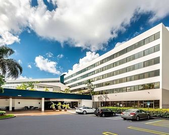 All the Comforts of Home! Free Airport Shuttle, Near South Beach, Pets Allowed! - Miami - Edificio
