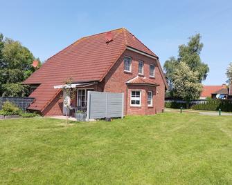 Ferienhaus Finkenburg im Herzen Ostfrieslands - Wirdum - Edificio