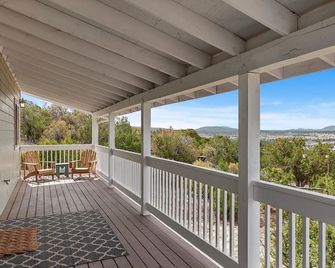 Hillside Hideaway - Williams - Balcony