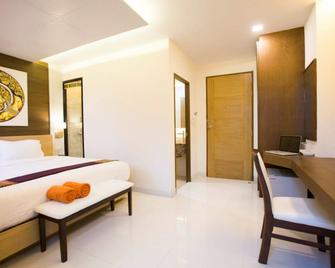 P.72 Hotel - Pattaya - Bedroom