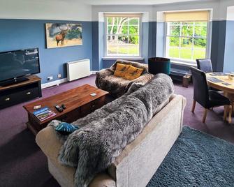 2 Bed House - Sleeps 4 - Pets - Parking - Wifi - Rothesay - Living room