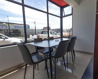 Safi Self Catering Suites - East London - Dining room