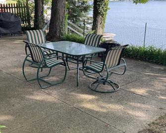 Friendly lakefront cottage - Dowagiac - Patio