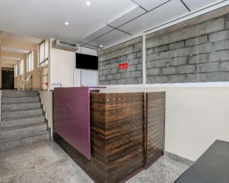 OYO 12347 Mv Residency - Vīrarājendrapet - Front desk