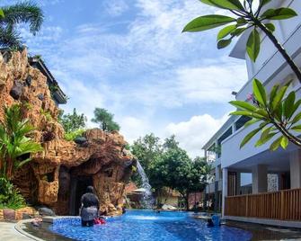Long Beach Hotel Pangandaran - Pangandaran - Pool