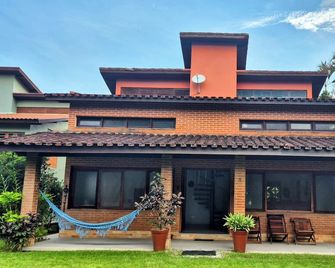 Rent house in condominium on the beach close to the beach Whale (150 m) - Praia Barra do Sahy - Edificio