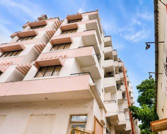 Hotel Hospice Near Surat Railway Station - Surat - Building