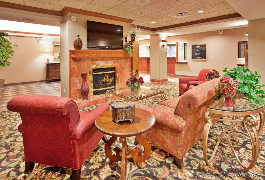 Holiday Inn Express & Suites Columbus By IHG - Columbus - Lobby
