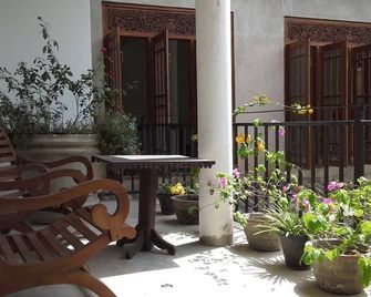 Srimalis Residence - Unawatuna - Patio