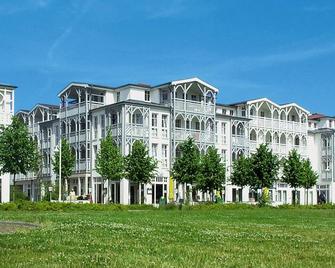 Ferienwohnung in Sellin mit Nähe zum Meeresstrand, cleaning included - Sellin - Edificio