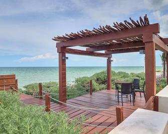 Casa Kux - Yucatan Home Rentals - Chicxulub Puerto - Patio