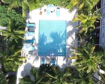 Caribbean Paradise Inn - Providenciales - Pool
