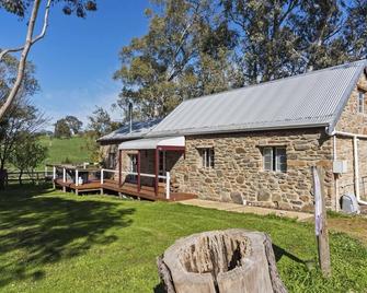 The stables in the country cottages of the 1860s - Springton - Edificio