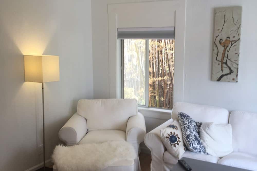 Charming Mid-Century Bungalow in the Heart of Old Petaluma - Petaluma - Obývací pokoj