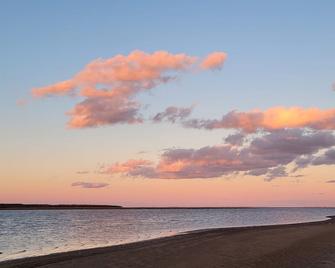 Sparkling Waters Beachfront, Pool&Hot Tub Access! - Richibucto - Beach