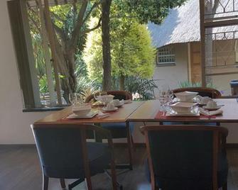 Pari Guest House - Middelburg - Restaurace